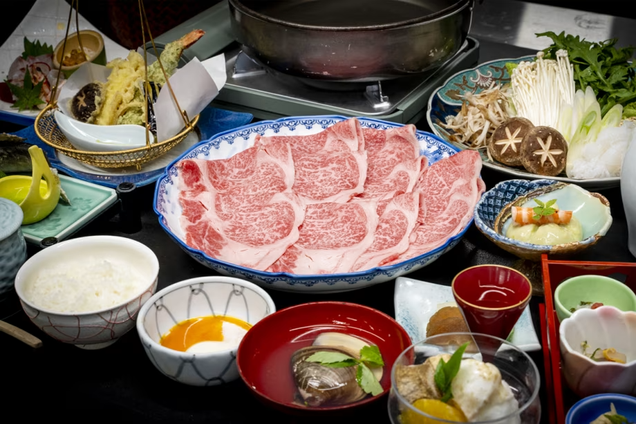 【2食付】おおいた和牛すき焼き＆料理長厳選の四季彩8品コース《個室食事処》