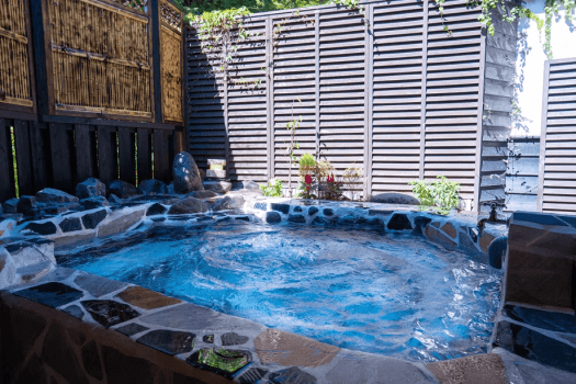 【본관 2층】노천온천 욕조가 있는 "벚꽃"（8조 일본식 방+8조 서양식 방）