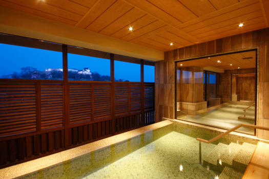 【津山温泉・城見SPA】美肌づくりの湯がなみなみと注がれる展望浴場