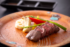 【シェフズダイニング"咲楽"】鉄板で仕上げるご当地牛のステーキ（イメージ）
