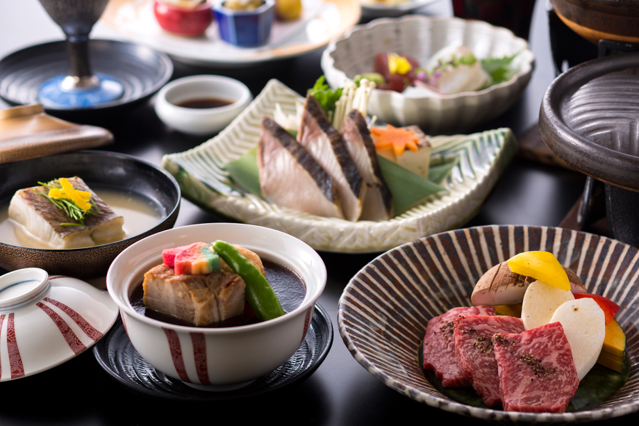 讃岐の海幸と山里の恵みを存分に愉しむ特選会席(イメージ) 讃岐の海幸と山里の恵みを存分に愉しむ特選会席(イメージ)