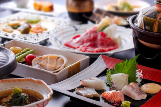 瀬戸の海の幸や讃岐の山里の幸を散りばめたディナーコース（料理イメージ）