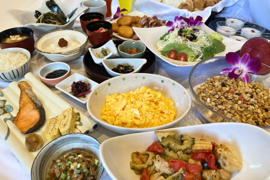 【レストラン/Harikoa】朝食一例※ご朝食は日替わりメニューの和食プレートハーフビュッフェ形式でご提供いたします。※画像はイメージです。