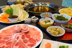 【レストラン】あぐー豚のしゃぶしゃぶ鍋コース
沖縄あぐー豚3部位のしゃぶしゃぶ自慢のタレ3種で！