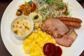 【レストラン】朝食一例
朝は1階レストランにて、和食または洋食のプレートからお好みでお選びいただけます。