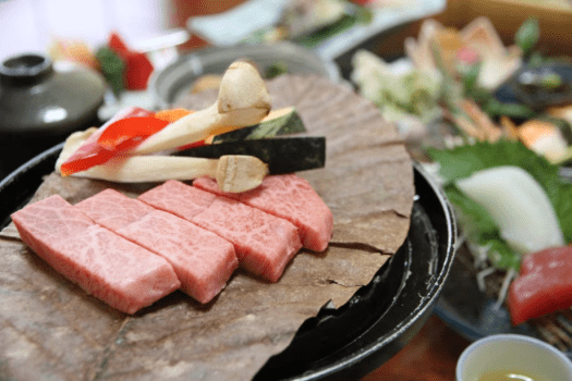 飛騨牛ステーキをメインとした懐石料理でございます。
※季節により内容が変わります。 飛騨牛ステーキをメインとした懐石料理でございます。
※季節により内容が変わります。