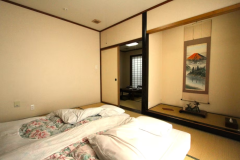 Japanese-style room for 2 people (6 tatami mats + 6 tatami mats, two rooms connected together)