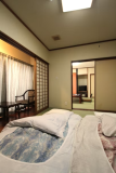Japanese-style room for 2-3 people (two rooms, 6 tatami mats + 8 tatami mats, connected together)