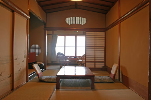 ■一部屋ごとに趣や意匠が異なる和室一間（本館）