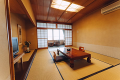 一部屋ごとに趣や意匠が異なる和室一間（本館）一例