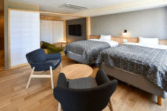 【2024年リニューアル】半露天風呂付きの和洋室タイプのお部屋です。高反発マットレス「AVENCO」を使用したセミダブルベッド2台、琉球畳4畳半（布団2組）のお部屋です。※海側のお部屋ではございません。