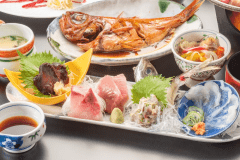 【旬の地魚お造り】
10月以降のお造りイメージです。仕入れ状況により毎日魚種が変わります。朝どれの魚を中心とした旬のお魚をお楽しみください。