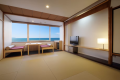 モダン３階和室〈海眺めの広縁席付〉オーシャンフロントのお部屋です。広縁席で海を眺めながらお過ごしください。