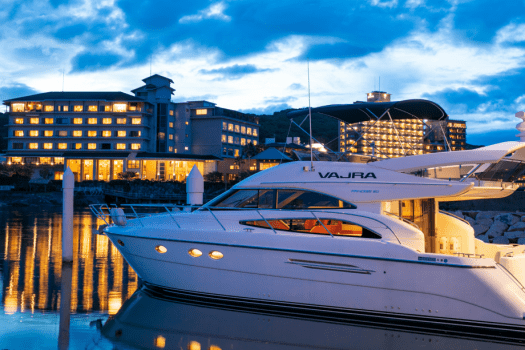 クルーザーが客室になる夢のような滞在が叶うクルーザーキャビン