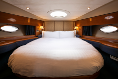 ≪クルーザーキャビン VAJRA≫ラグジュアリーなクルーザーで充実のグランピングステイをお楽しみ頂けます