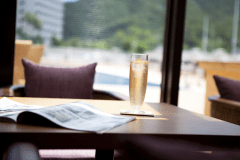 降り注ぐ陽の光を浴びながらオープンカフェで寛ぎのティータイム・・・
淡路島でのご滞在をごゆっくりとお楽しみ下さい