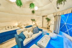 【Nutsエリア：A棟】宿泊グランピング＜川側_6mドームテント＞