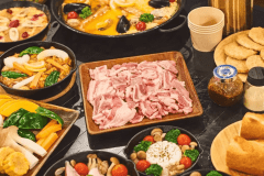 夕食【外国産牛BBQ】※パエリアはC棟プレミアムドームテントご予約のお客様のみのご提供です。