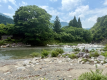 木陰エリアの前を流れる神崎川