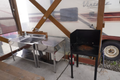 【I】USAトレーラー≪屋根下焚火&ウッドデッキ≫ 【I】USAトレーラー≪屋根下焚火&ウッドデッキ≫