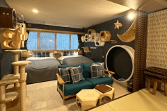 【キャットウォーク付わんにゃんルーム】本館洋室／40平米◆禁煙