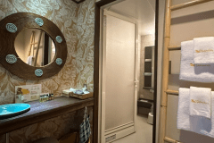 【天蓋付ダブルベッド】本館洋室／28平米◆南国リゾート風◆禁煙