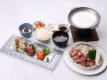 【夕食】ジンギスカン(陶板)、お刺身など北海道ならではの味覚をお楽しみいただけます。 【夕食】ジンギスカン(陶板)、お刺身など北海道ならではの味覚をお楽しみいただけます。
