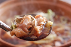 オリーブ牛やオリーブ地鶏など地場食材を散りばめた野趣あふれる里山会席(イメージ)