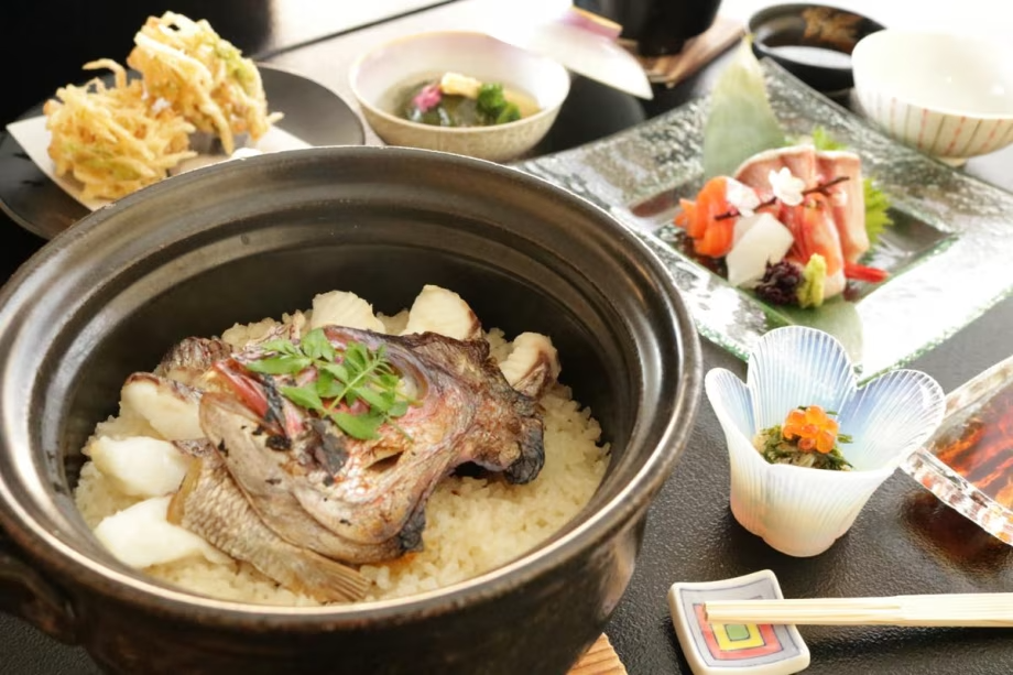【魚菜会席コース】厚切り地魚刺身・土鍋漁師ご飯　等｜全室オーシャンビュー｜絶景サンデッキ付｜温泉宿