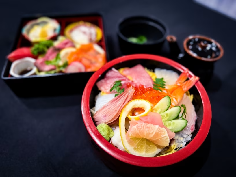 【部屋食】＜夕食付き＞旬の海鮮ちらしと淡路牛ローストビーフの彩り膳プラン