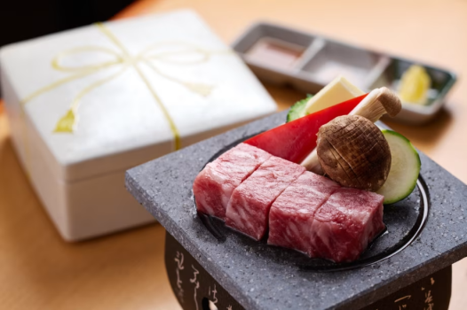 【黒毛和牛溶岩焼付き上級会席の一例】