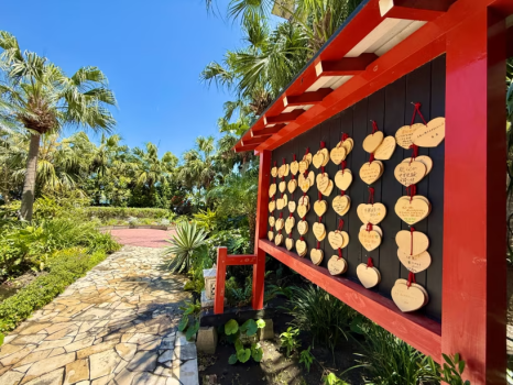 【カップル特典のハート型 絵馬】～吟松ガーデン内の手結び神社へお掛けください～