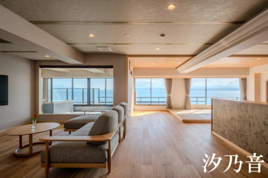 【露天風呂付きプレミアム和洋室 ～汐乃音～】当館で一番広い94㎡の和洋室。５名様までお泊まりいただけます。