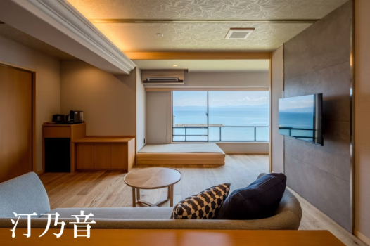 【半露天風呂付き洋室 ～汀乃音～】リビング＆ベッドルーム