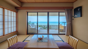 ＜４階露天風呂付き和洋室＞　海をご覧になりながらごゆっくりお過ごし下さいませ。