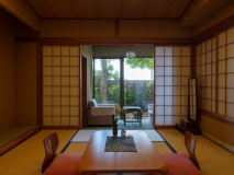 ＜温泉水プール＆露天風呂付き＞海側１階和室10帖。寝具は布団を準備いたします。