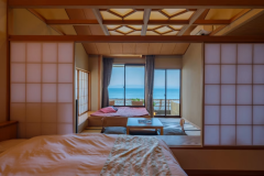 ＜露天風呂付　5階or6階　海側畳5帖+ツイン+まどろみ＞　ベッドルームからの景色（一例）※和室とベッドルームがワンルームとなっている場合もございます。間取りはホテルおまかせとなります。