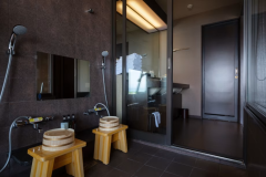 【大人限定】＜露天風呂付　洋室＋まどろみ＞　シャワールームから露天風呂へ