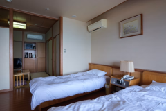 ＜４階露天風呂付き和洋室＞※和室4.5帖　ツインベッドです。