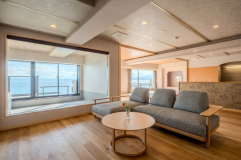 【露天風呂付きプレミアム和洋室 ～汐乃音～】当館で一番広い94㎡の和洋室です