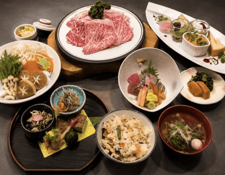 "鹿児島黒牛と鹿児島黒豚の２種すき焼き会席"