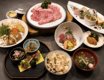 "鹿児島黒牛と鹿児島黒豚の2種すき焼き会席" "鹿児島黒牛と鹿児島黒豚の2種すき焼き会席"