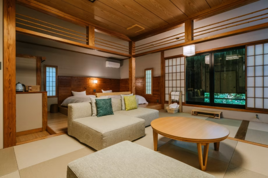 《露天風呂付き和洋室Cタイプ》グループ様も広々としたお部屋でゆっくり寛げます