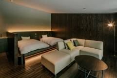 《温泉水プール&露天風呂付き洋室ツイン》夜の雰囲気 《温泉水プール&露天風呂付き洋室ツイン》夜の雰囲気