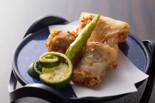 カリっと揚がった衣と身肉のぷりぷり食感が堪らない「ふぐの唐揚げ」≪料理イメージ≫
