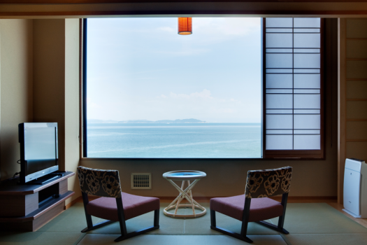 紀淡海峡を一望する眺望抜群の「海の見える和室10帖」