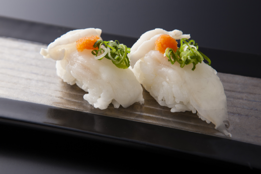 深い旨みと絶妙の歯ごたえが愉しめる「ふぐの握り寿司」≪料理イメージ≫