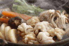 旨みたっぷりの錦秋鱧と淡路玉葱を、割り下で煮込む淡路島ならではの“鱧すき鍋”≪料理イメージ≫