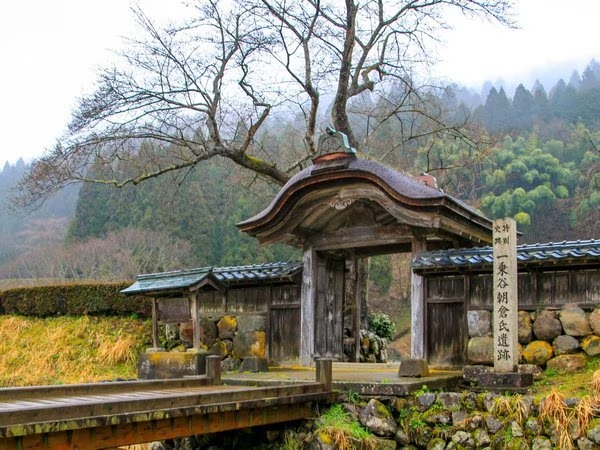 秋は風情たっぷり、歴史旅もおすすめ！朝倉氏遺跡までお車で20分♪