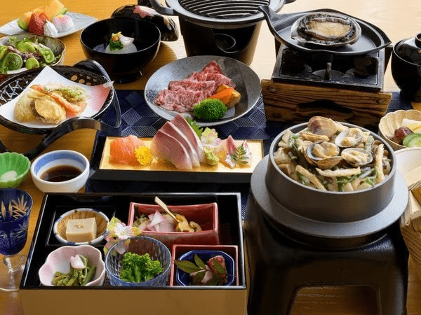 鮑・和牛カルビに加え、海の宝石と言われるほたるいかや旬のオーガニック野菜の天ぷらも【極み釜飯会席】